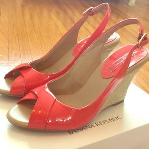 Banana Republic coral wedge